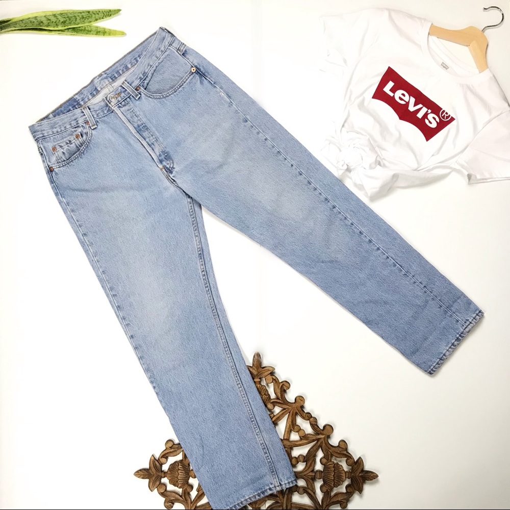 VINTAGE LEVI’S 501 CLASSIC HIGH RISE BUTTON FLY
